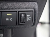 人や荷物を満載しても、対向車や先行車に迷惑をかけない、室内からヘッドライトの光軸を調整できます。