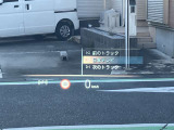 人気のヘッドアップディスプレイ!現在の車速、ナビゲーション・システムによるルート案内の矢印表示、チェック・コントロール、前車接近警告など、さまざまな情報をドライバーの視界内に直接表示いたします!