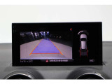 リヤビューカメラとパーキングシステムを装備。後方の視認性を高め駐車をサポートします。