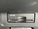 ETCならこんな利点が!!1. キャッシュレスシステムで、現金などを用意する必要無し!2. 料金所をノンストップで通過!3. 料金所付近での発進・停止の繰り返しがなくなり、排気ガスや騒音の発生が削減されます。