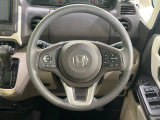 インテリアに合わせたデザインのステアリングは、運転される方のことも考え、運転しやすい形状、大きさです。是非一度、実際に触ってお確かめください。