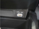 ◆USB入力端子◆USB接続、スマートフォンの充電等にも便利なUSBチャージャー使いやすい場所に装備されています。