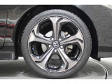 純正のアルミホイールが足元を飾ります!タイヤサイズは 225/45R18 でございます!
