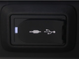 USB接続により外部オーディオと連携する事が出来、車内で音楽を楽しむ事が出来ます。