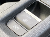 電動パーキングブレーキ・オートブレーキホールドです。ボタンを引っ張るだけでサイドブレーキがかかります。オートブレーキホールドは信号待ちや渋滞でもブレーキを踏み続ける必要なし!楽に運転できます!