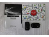 ユーザーガイドとメンテナンスノートです。メンテナンスノートにはその車の整備記録が事細やかに記録されています。車の履歴が判るとても重要な物です。車検証と一緒に大切に保管してくださいね!