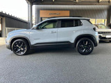 【ホイールアーチ】台形ホイールアーチはJeep伝統のデザインです。採用している理由は諸説ありますが、オフロードを走行する際にタイヤとボディが干渉しあわないよう配慮した作りにするためとなります。