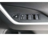 もちろんパワーウィンドゥ付きです。オート機能もついています。