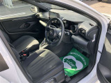高いホールド性で運転姿勢が安定します。長距離ドライブでも疲れにくいのが魅力です。快適なドライビングライフをお送りください♪