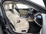電動パワーシートですので運転中のシート調節も安全に行えます。微調整も可能ですのであなただけのドライビングポジションを実現します。