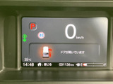 視認性の高いメーター類で、運転に必要な情報を一目で確認できます。運転状況を的確に把握し、安全運転をサポートします。