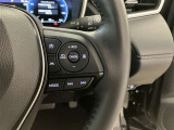 レーダークルーズコントロール(全車速追従機能付)付きです。車速に応じて追従支援してくれるので、ロングドライブも快適です。詳細は販売店スタッフまでおたずねください。