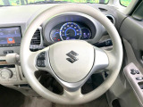 インテリアに合わせたデザインのステアリングは、運転される方のことも考え、運転しやすい形状、大きさです。是非一度、実際に触ってお確かめください。