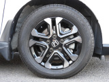 ★右前タイヤ★クロスター専用デザインの15インチアルミホイールを装着!タイヤ詳細 185/65R15インチで、タイヤの溝は5mmございます。