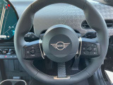 丸を基調としたMINIらしい運転席デザイン