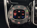 左右独立温度コントロールフルオートエアコンです。運転席、助手席それぞれで独立して温度設定ができます。冷え性の方が乗っても安心ですね♪