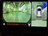 狭い駐車場や立体駐車場などもリアルに映るバックガイドモニター付でラクラク駐車♪(パノラミックビューモニター付)