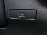 テールゲートには、車内からもスイッチ一つで開閉可能な電動開閉機能を装備。