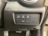 各種機能の切替スイッチは運転席パネル下に集約されています。任意で切り替え可能なため状況に合わせてお使いください。