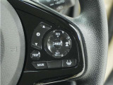 ◆アダプティブクルーズコントロール◆予め設定した車速内でクルマが自動的に加減速。前走車との適切な車間距離を維持しながら追従走行します。【LKAS】車線維持支援システムでステアリング操作を支援。