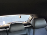 リア側ドライブレコーダー。運転中の映像・音声などを記録して、交通事故やトラブルが起きた時の正確な状況把握に役立つドライブレコーダーが装着されています。