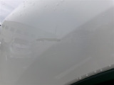 リアバンパーの運転席側にキズがあります。