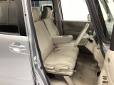 自社整備工場で点検整備をおこなってからお渡ししています。車検が残っている場合は『12ヶ月点検整備』を、車検整備付きの場合は『車検整備』をおこないます。整備費用は車両本体価格に含まれています。