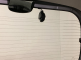 後方にもドライブレコーダーのカメラが付いています。前後両方でお車の周りを監視・記録いたします。