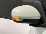 歩行者や他のドライバーからの被視認性が高いLEDターンランプ付き電動格納ドアミラー