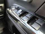 オートミラー装備なので鍵の開け締め(またはエンジンスタート)に連動してドアミラーが開閉します!