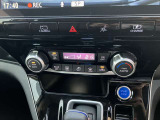 すっきりした運転席周りにはナビやエアコンの操作パネルを設置しておりますので、お一人での運転でもご安心できます。