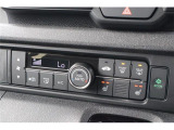 オートエアコンです。簡単操作で車内温度をコントロールします。シートヒーターも付いてます!