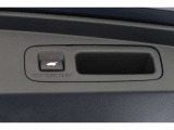 ☆電動リアゲート☆荷物で両手が塞がっていてもワンタッチボタンでリアテールゲートを自動で開閉できます。