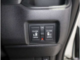運転席についているスイッチでもリヤ席のスライドドアの開閉ができます。
