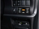 電動のスライドドアで楽々スムース!運転席からも開閉の操作もできます♪キーのスイッチひとつで自動開閉できる便利な機能もついてます♪