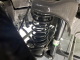 お車を安心してお乗りいただく為には、足回りの定期点検が欠かせません。サービスサポート(有償保証)では無料点検もご提供しており、安心のカーライフをお過ごしいただけるサポート体制が整っています。