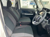 運転する人の体をしっかり支えるシート!