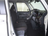 見通しの良いすっきりとした視界で、誰でも運転しやすいです。運転のしやすさは疲れにくさにも繋がりますよ♪