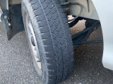 タイヤサイズは145/R12LTになります。
