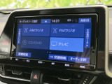 ラジオやテレビなど、使いたい音源を画面から選べる構成です。交通情報の確認にも対応しており、日々の移動中に必要な情報へアクセスしやすく、目的に合わせて活用いただけます。
