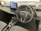運転席周りのレイアウトをご覧ください。ナビゲーションが綺麗に装着されすっきり収まってますね!