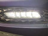 【フォグライト】霧などの悪天候時、自車の位置を示すとともに前方や路肩が見えずらい時、近い位置をワイドに照らしてくれます。
