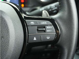 ◆アダプティブクルーズコントロール◆予め設定した車速内でクルマが自動的に加減速。前走車との適切な車間距離を維持しながら追従走行します。【LKAS】車線維持支援システムでステアリング操作を支援。