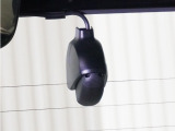 ◆リアにもドライブレコーダーを装備しております◆映像・音声などを記録する自動車用の装置です。もしもの事故の際の記録はもちろん、旅行の際の思い出としてドライブの映像を楽しむことができます。