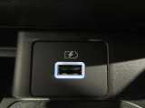 USB充電専用電源ソケットも付いています。モバイル機器などの充電専用