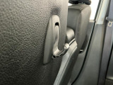 【フック】フックの用途は様々。手荷物のバッグや買い物袋、ビニール袋をぶら下げてゴミ箱にしても良いですね♪