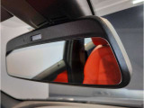 ☆BMWのルームミラーには自動防眩機能が備わっております。後続車のヘッドライトの明るさで幻惑されるのを防止☆