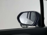 【ブラインドスポットモニター】車線変更時などに隣車線の死角にいるに車を検知してくれます。併せて目視もしましょう!