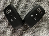 電子カードキーを携帯していれば、ドアハンドルやバックドアのリクエストスイッチを押すだけでドアの施錠・解錠が出来ます♪もちろん 遠隔操作も可能です!盗難防止のイモビライザー機能装備ですよ ☆