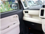 【車屋】として、長く車業界に従事した経験豊富なスタッフが多数在籍しております。
